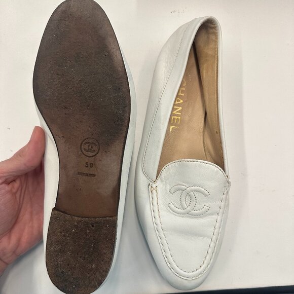 CHANEL CC Logo Leather Flat Loafers White - Picture 5 of 5